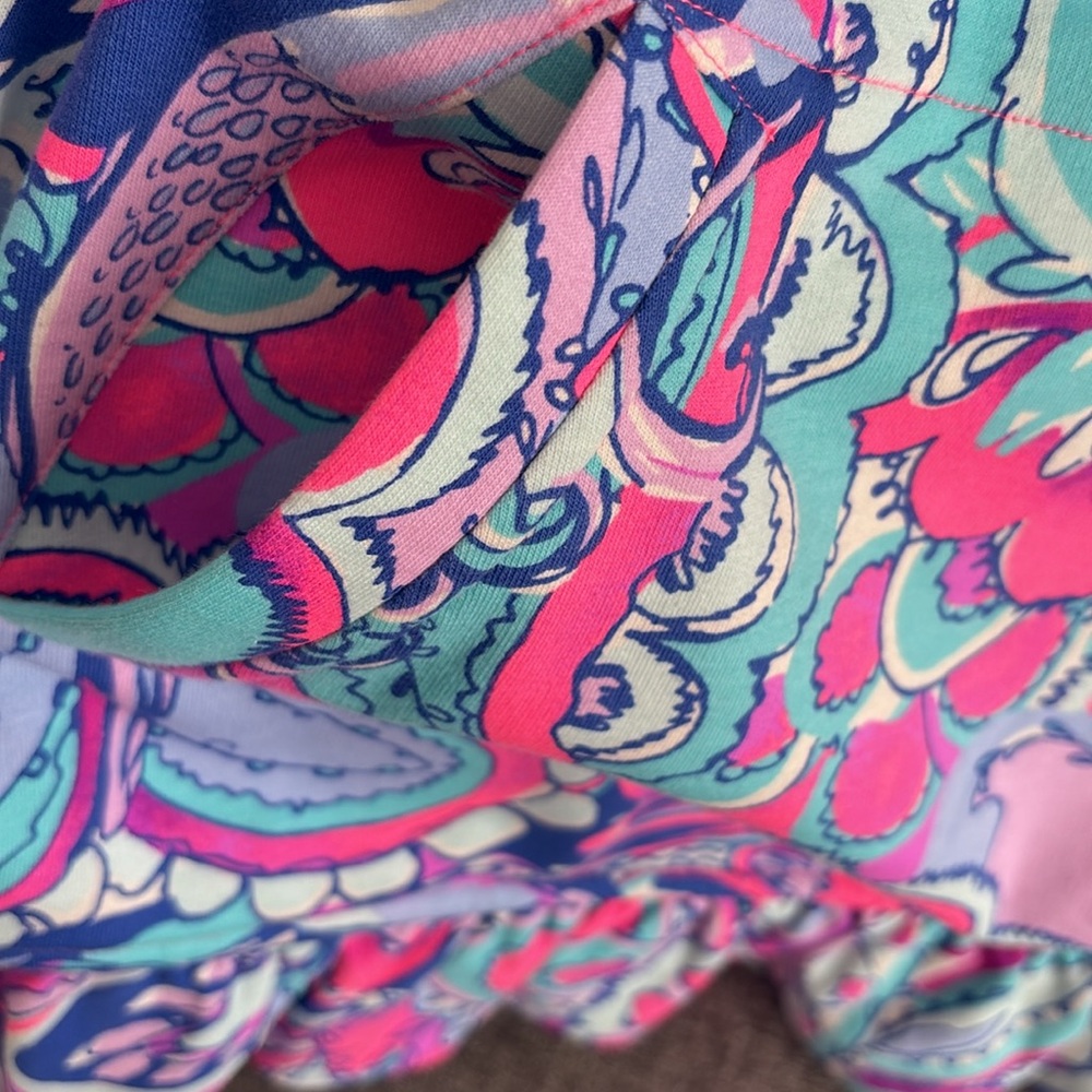 NWOT Lilly Pulitzer 1/4 zip Pullover with ruffle detail on hem. Sz XL - Picture 4 of 5